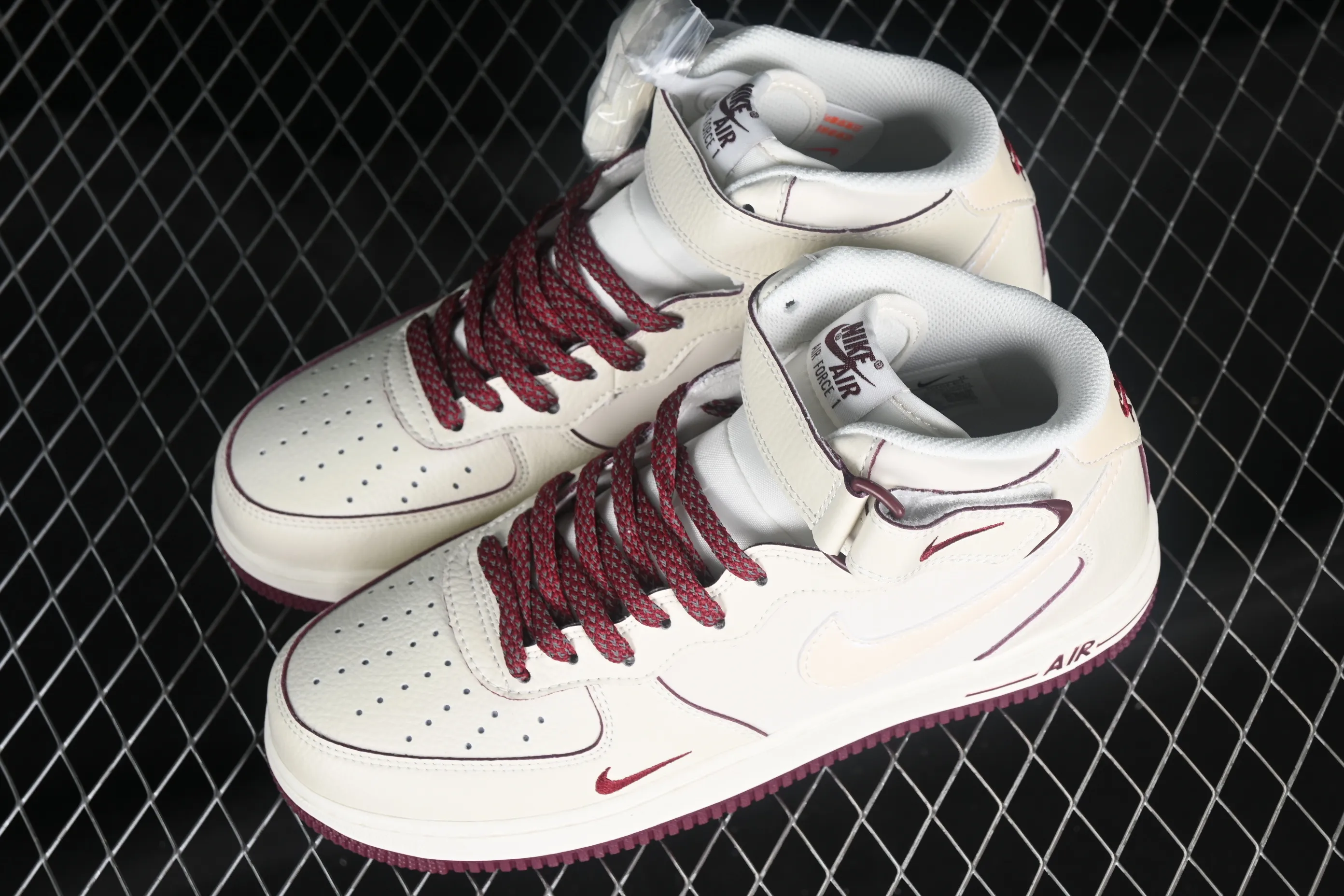 All categories Nk Air Force 1 Air Force series Nk Air Force 1 Mid Air Force mid-top Nk Air Force 1'07 Mid burgundy pearlescent small hook Air Force One mid-top casual sneakers SG2356-803